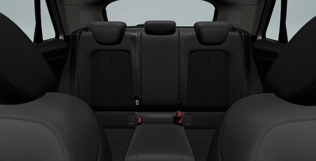 AUDI-Q2-Advanced-30-TDI-interior-trasera