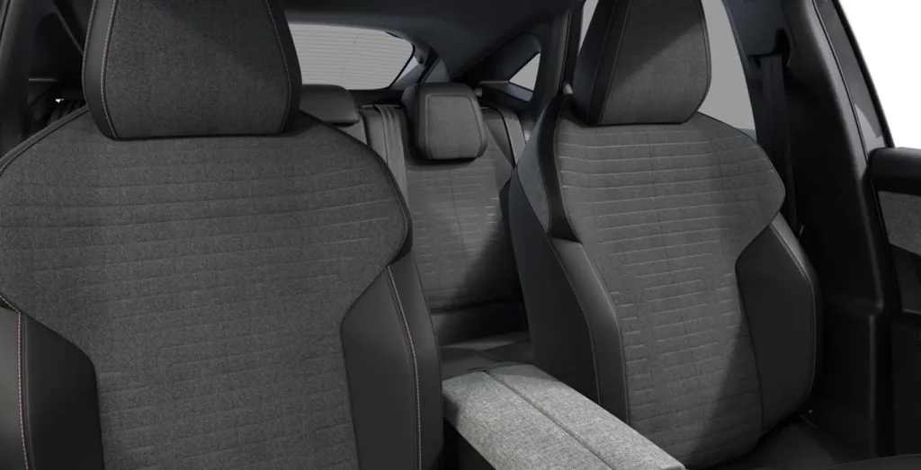 Peugeot-3008-Hybrid-1.2-100kW-Allure-interior-trasera