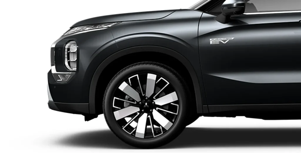 Mitsubishi-Outlander-PHEV-Kaiteki-4WD-306CV-rueda-negro.webp